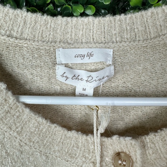 Nwt  cozy Women's Cream button down long sleeve cardigan - Picture 8 of 11